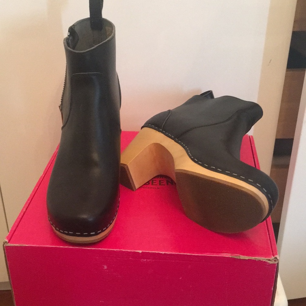 Sweedish hasbeens boots size 9 (40 on the boot)